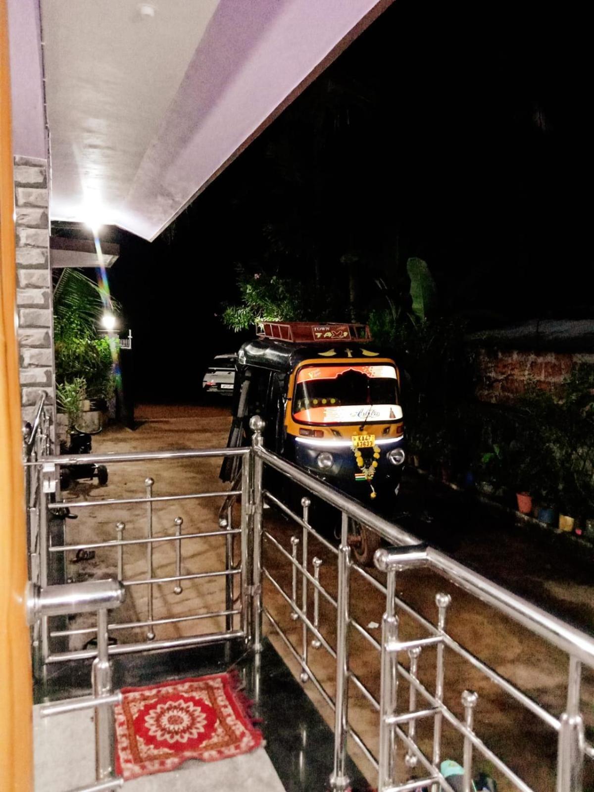 Anna Miracle Homestay Kasarkod Extérieur photo